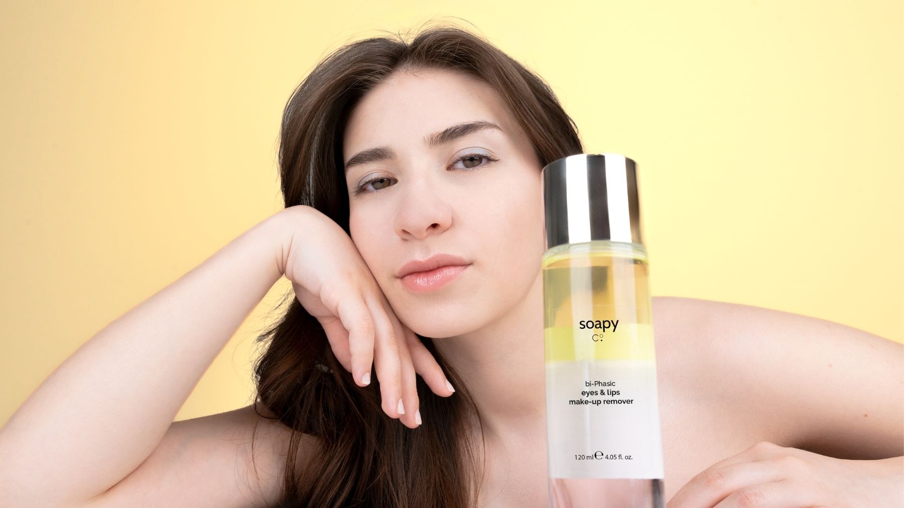 Soapy Co. Çift Fazlı Göz ve Dudak Makyaj Temizleyici, makyajı derinlemesine arındırır. Göz yakmayan doğal içeriği ve arındırma teknolojisi, cildi nemlendirir.