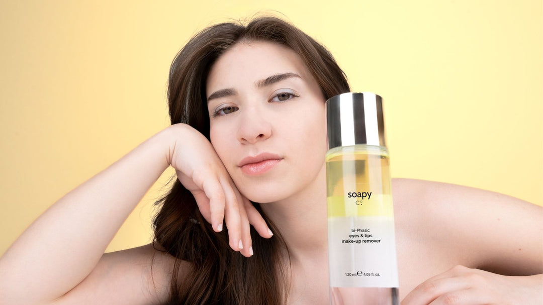 Soapy Co. Çift Fazlı Göz ve Dudak Makyaj Temizleyici, makyajı derinlemesine arındırır. Göz yakmayan doğal içeriği ve arındırma teknolojisi, cildi nemlendirir.